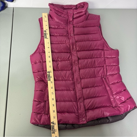 GAP Women's Small Down Puffer Vest Eggplant Full Zip Button Packable Pockets - Picture 10 of 10
